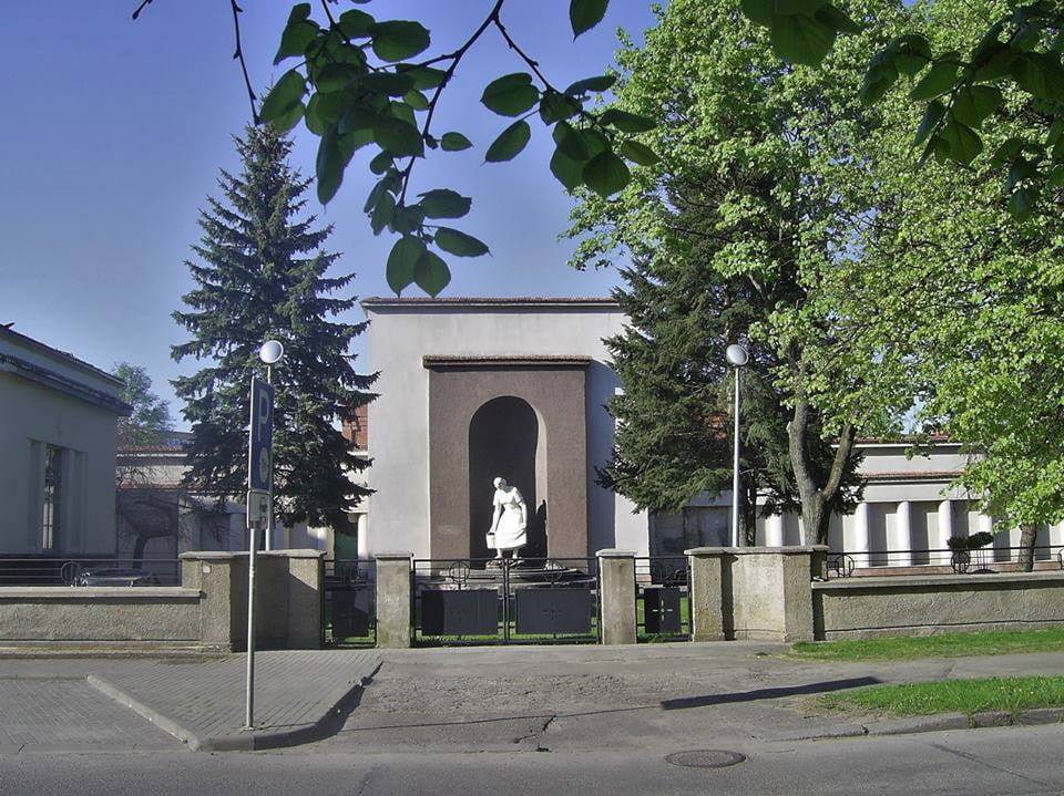 Žaliakalnio vandentiekio stotis Aukštaičių g., suprojektuota 1938 m. Nišoje matoma Broniaus Pundziaus sukurta skulptūra „Vandens nešėja“. G. Oržikausko nuotr.