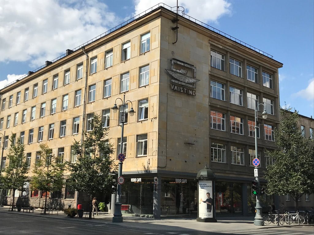 Tarpukario pastatas Gedimino pr. 27, Vilniuje.