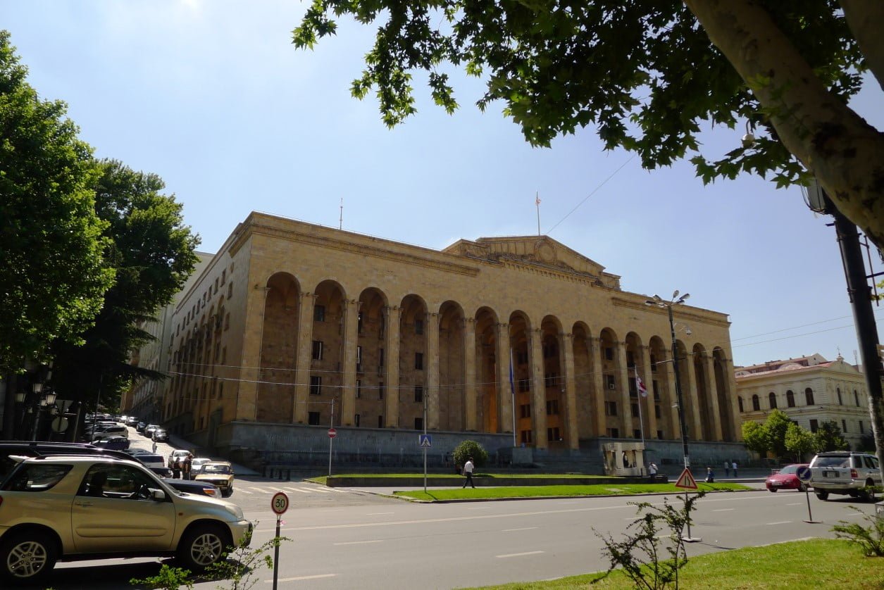 11 pav. Buvę Gruzijos SSR Aukščiausiosios Tarybos rūmai. Tbilisis. R. Čepaitienės nuotr.
