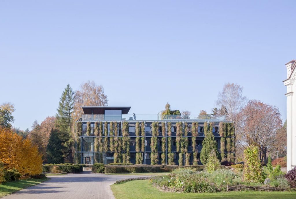 VU Botanikos sodo žaliasis pastatas (architektai – „Paleko Arch studija“). Norbert Tukaj nuotr.