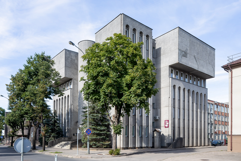 Administracinis pastatas buv. Informacinio skaičiavimo centro priestatas ©Norbert Tukaj 1 3