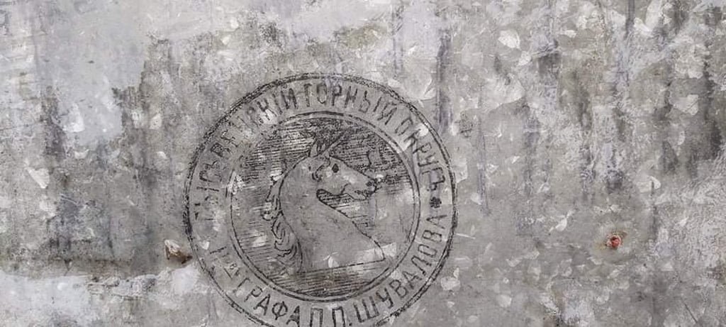 Restauruojant bažnyčią Vilniuje aptiktas netikėtas radinys 2 Istorinis skardos lakštas su antspaudu