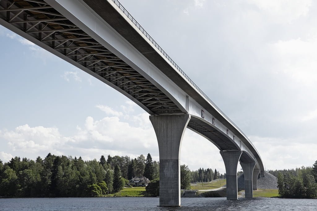 Janėvirtos tiltui, kertančiam Saimos kanalą, prireikė 2430 t iš anksto nudažytų plieninių konstrukcijų.