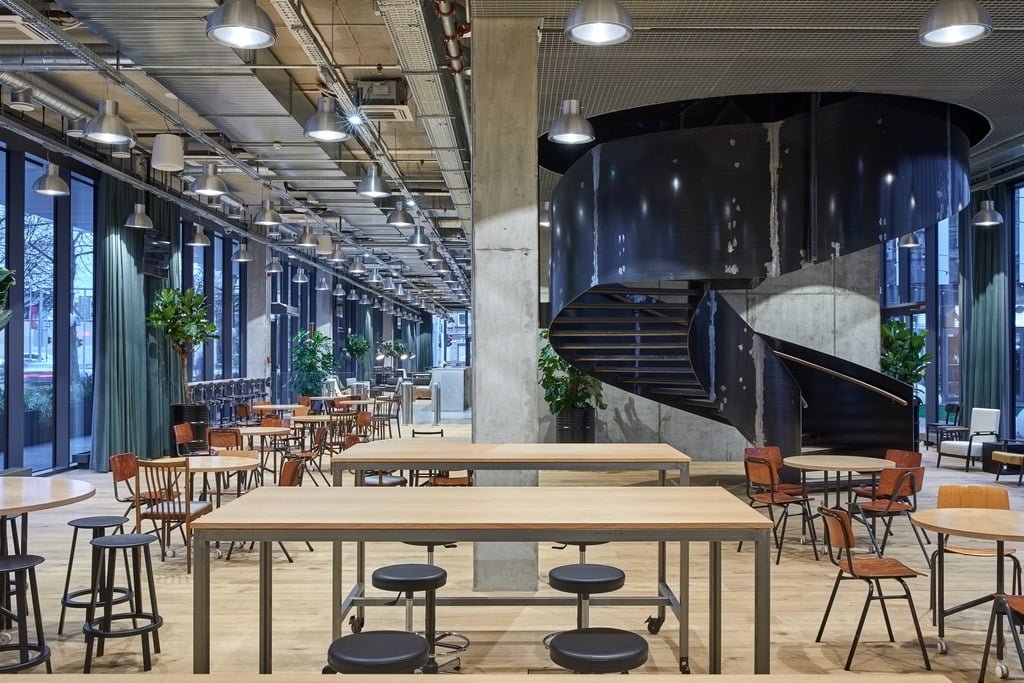 Naujasis „Vinted“ biuras: naudoti baldai ir nuspalvintas gatvės gyvenimas 8 10 DO ARCHITECTS VINTED ©Norbert Tukaj 0187