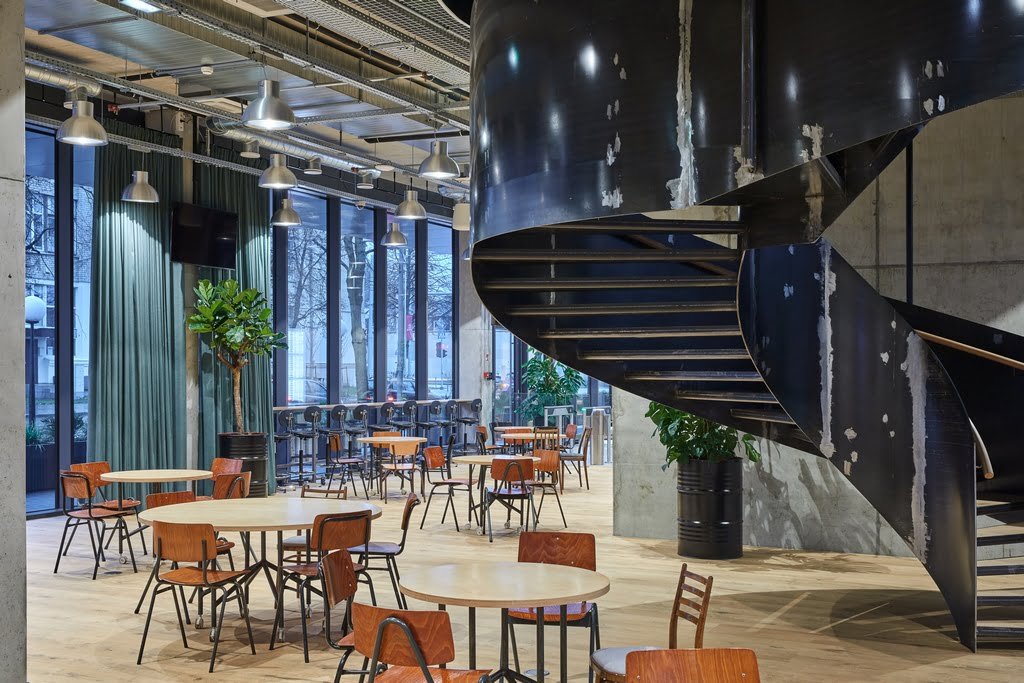 Naujasis „Vinted“ biuras: naudoti baldai ir nuspalvintas gatvės gyvenimas 10 13 DO ARCHITECTS VINTED ©Norbert Tukaj 0193