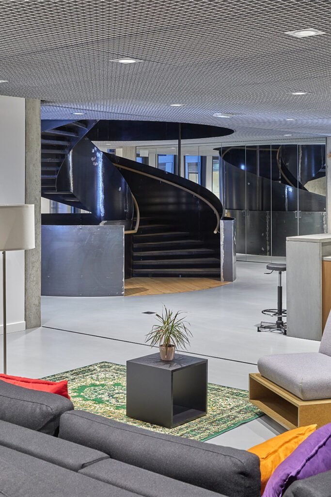 Naujasis „Vinted“ biuras: naudoti baldai ir nuspalvintas gatvės gyvenimas 16 18 DO ARCHITECTS VINTED ©Norbert Tukaj 0247 1