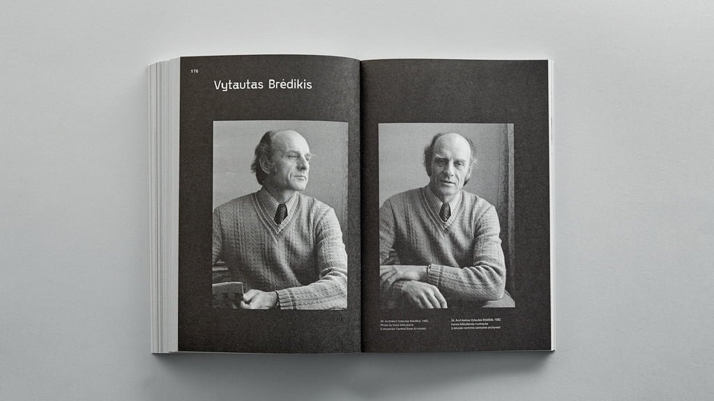 Knygos Lietuvos architektai pasakoja apie sovietmeti 1992 m irasai atvarte architektas Vytautas Bredikis isleido leidykla LAPAS Roberto Daskeviciaus nuotr