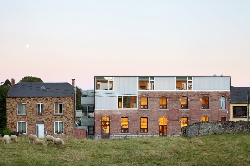 Architektūros paroda Vilniuje: pokalbiai tarp Lietuvos, Belgijos ir Ispanijos pastatų apie miestų įveiklinimą 5 Pradine mokykla Assesse Belgija. Aut. „lRaRChITECTES