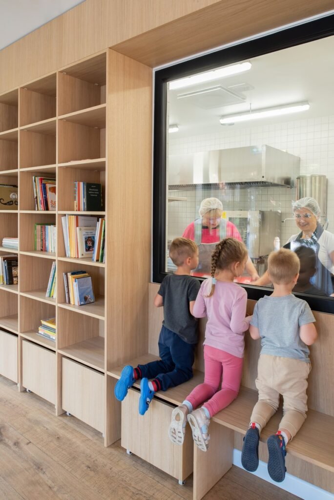 Medžiu kvepiantis vaikų darželis „Pelėdžiukas“ 5 Darželis Pelėdžiukas