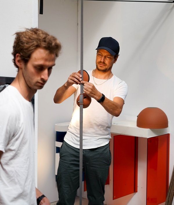 Šiuolaikinio apšvietimo galia 13 Stefan Diez PLUSMINUS VIBIA DIEZOFFICE Mackingof©DIEZOFFICE 6