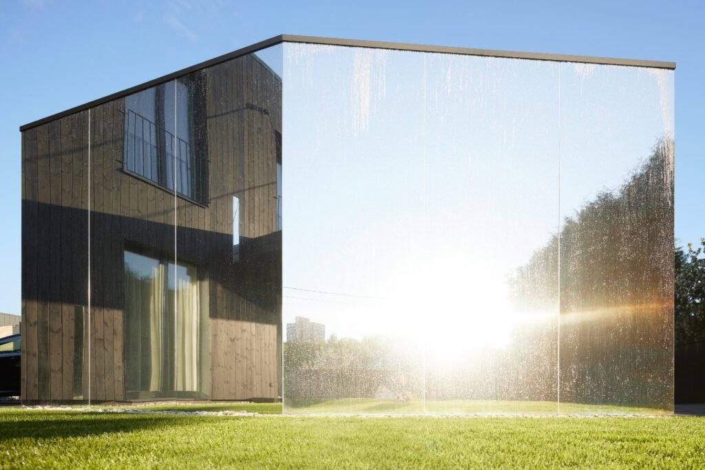 Paukščio namas apvaliu langu 8 05w YCL Birdhouse ©Norbert Tukaj 0748