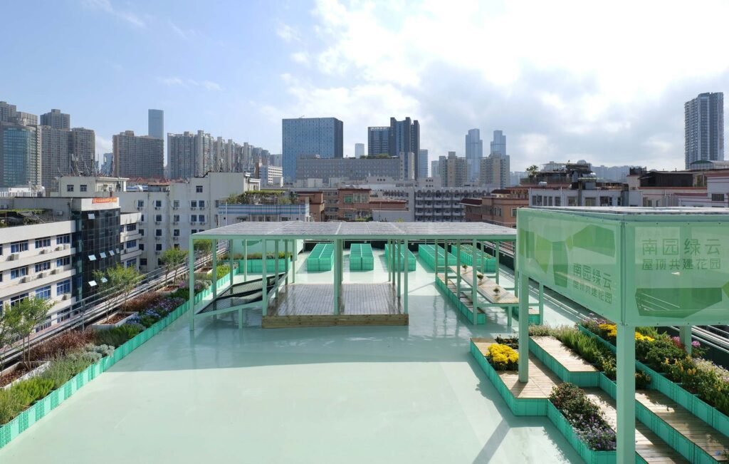 Auginti savo daržą ir ilsėtis galima ir ant daugiabučio stogo 3 07 ©一十一建筑