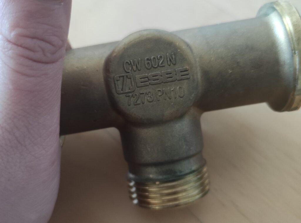 Kaip efektyviai įrengti santechninę įrangą namuose su šilumos siurbliu ir grindų šildymu 4 Pav3 Medziagos zymejimo pav yzdys – CW602N – atsparus cinkavimuisi zalvaris naudojamas maisymo voztuvuose