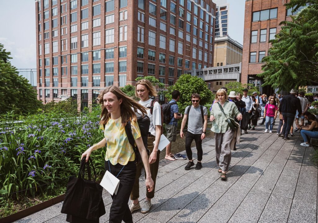 „Neofuturistiniai pasivaikščiojimai“ tyrinėjo Niujorką ir jo ateitis 3 „Neofuturistiniai pasivaiksciojimai Niujorke. Vytenio Jankuno nuotr. 2