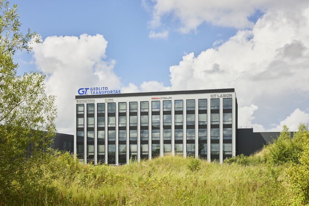 Naujas logistikos kompleksas Klaipėdoje – aukščiau pakelta išraiškos, tvarumo ir patogumo kartelė 2 03 2L T86 ┬⌐Norbert Tukaj 2341 1