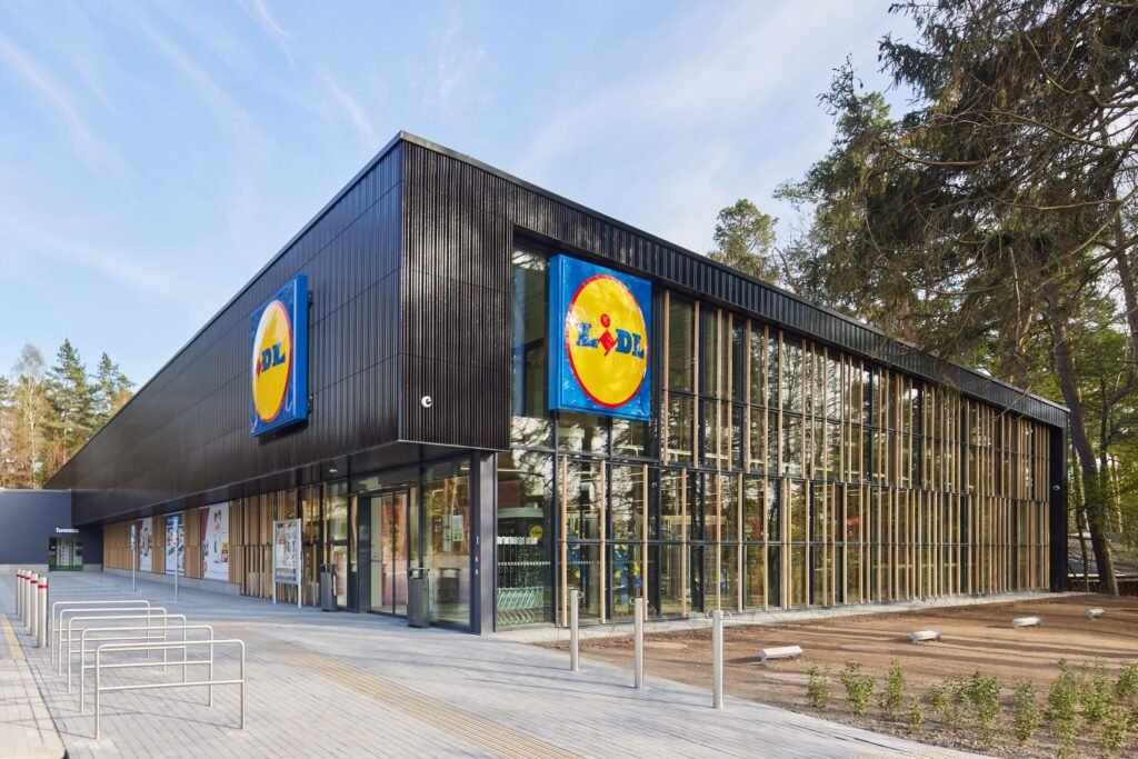 Kuriant rytojaus architektūrą: šiuolaikinių fasadų įvairovė 4 4 313 Lidl ©Norbert Tukaj 0002