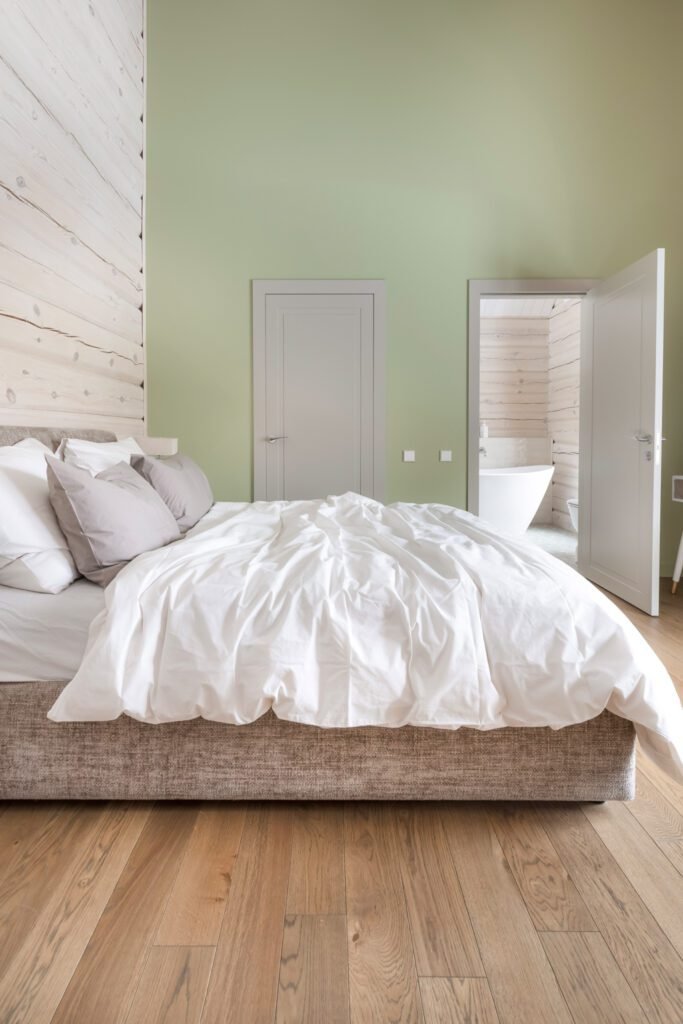 minkstas lovos remas naudinga interjero dizainas miegamasis Dainius Voveris nuotrauka