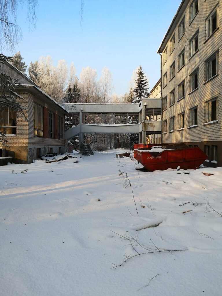 Apleistas sovietines sanatorijos pastatas