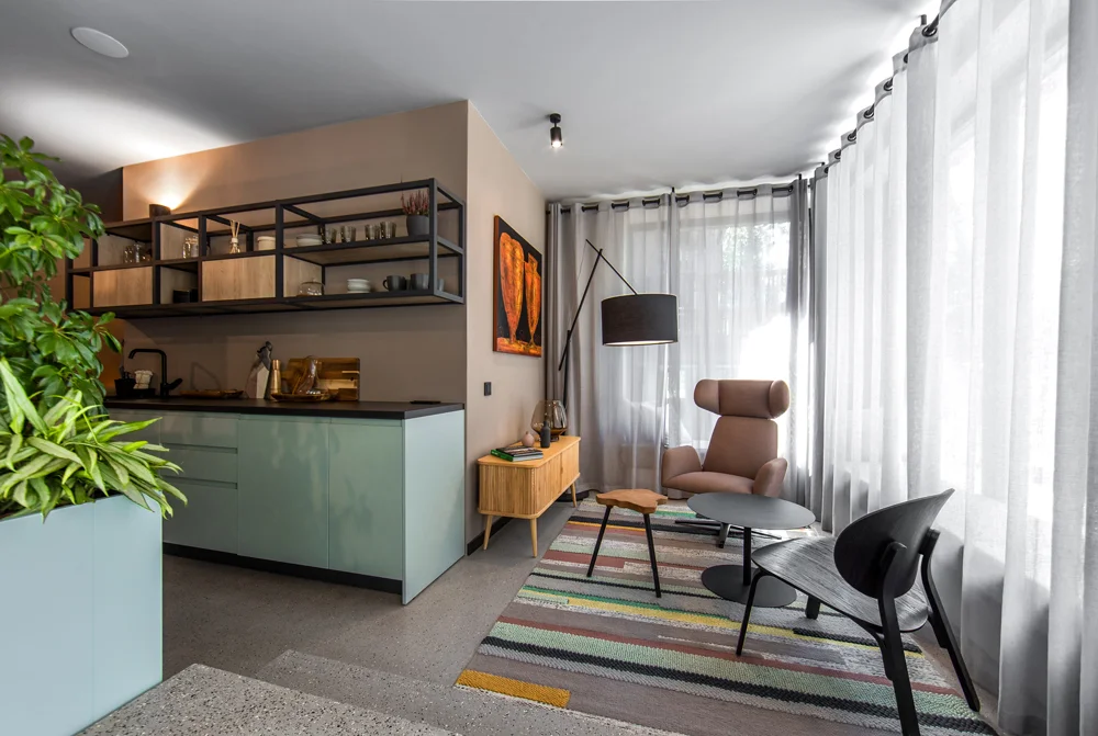 🟢 Iš bjauriojo ančiuko į gulbę – renovacija balkonais 21 Interjeras Edingburgh apartamentu komplekse po renovacijos darbu. Nuotr. Edingburgh Aparments Lofts 2