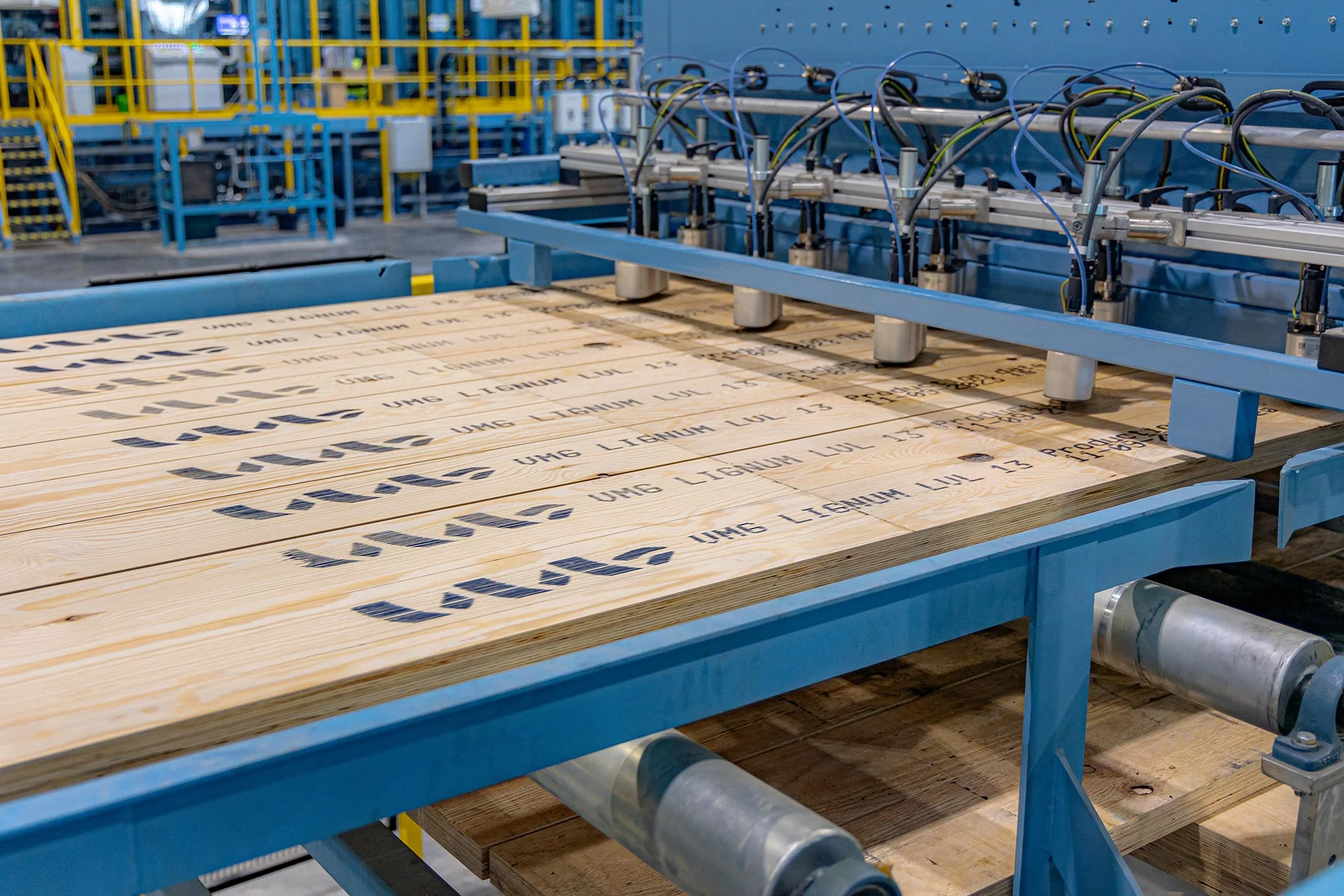 9 LVL LAMINATED VENEER LUMBER manufacturer certified LVL beams LVL columns LVL panels VMG LIGNUM LVL lv9