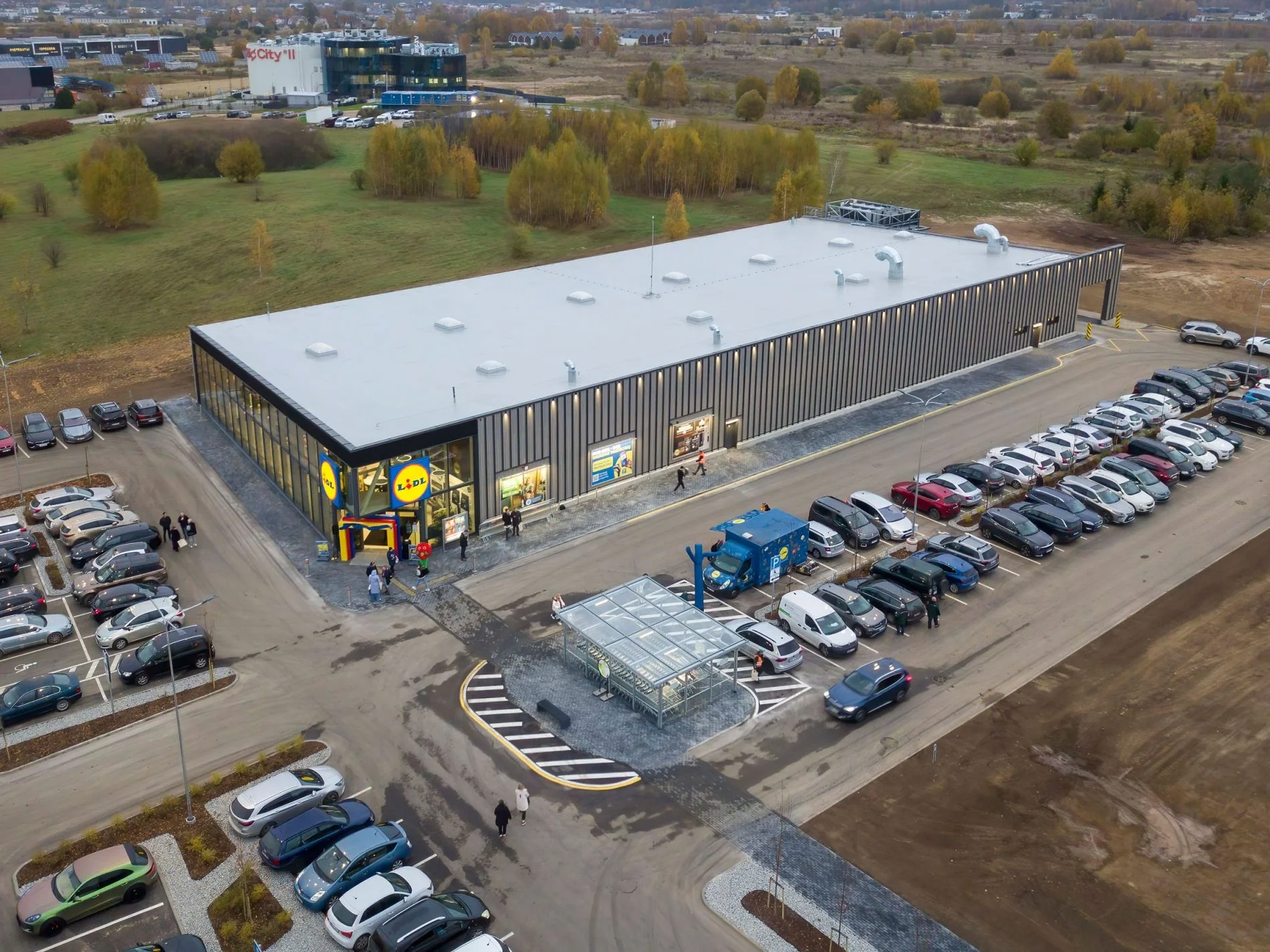 🟢 Naujausi mediniai statiniai Lietuvoje ir užsienyje: nuo medinių mokyklų iki biurų 19 Lietuvoje atidarytos dvi medines parduotuves