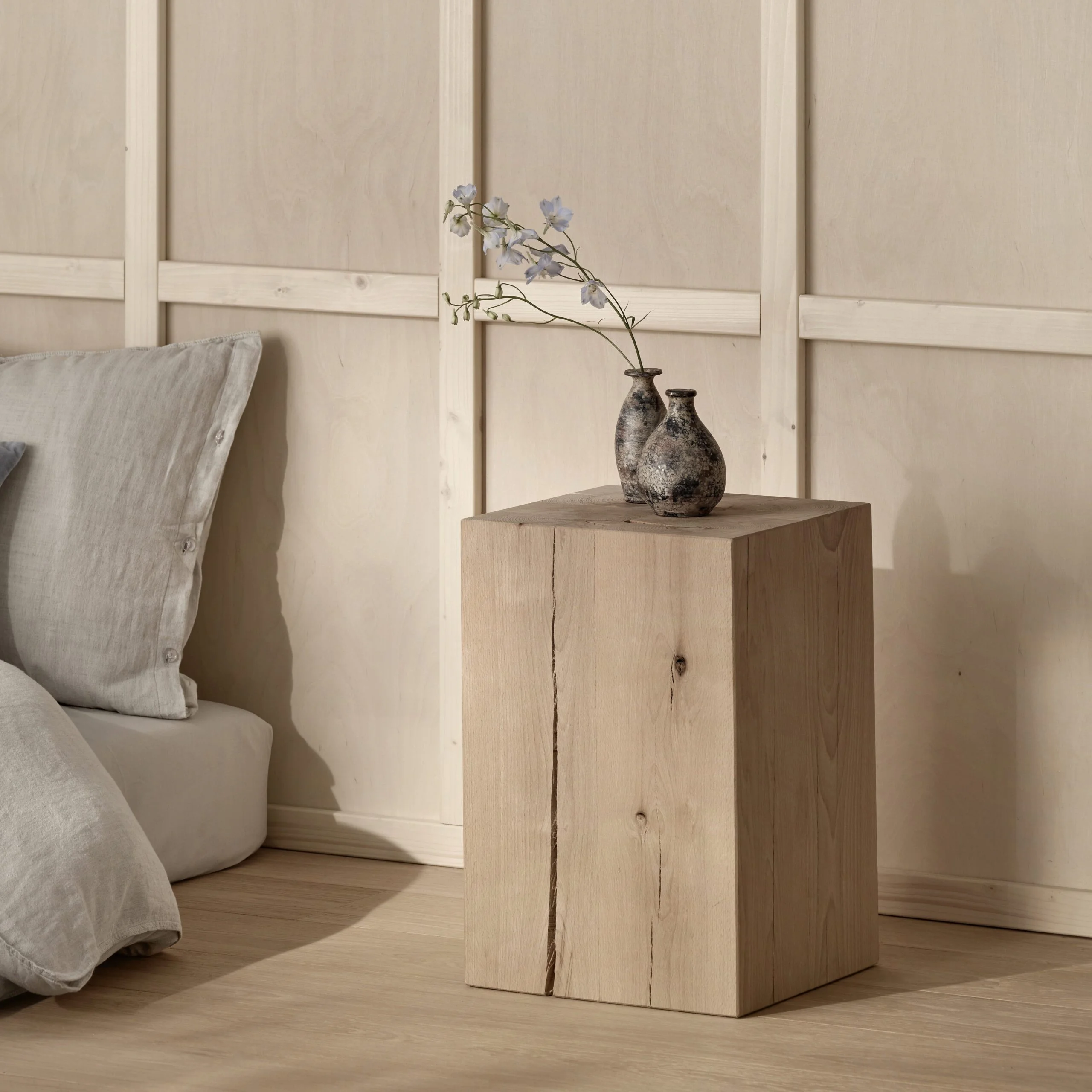 🤝 Mediniai paviršiai interjere: kaip apsaugoti ir atskleisti jų grožį? 5 Tikkurila Interior Wood bedroom plywood headboard2 Copy scaled