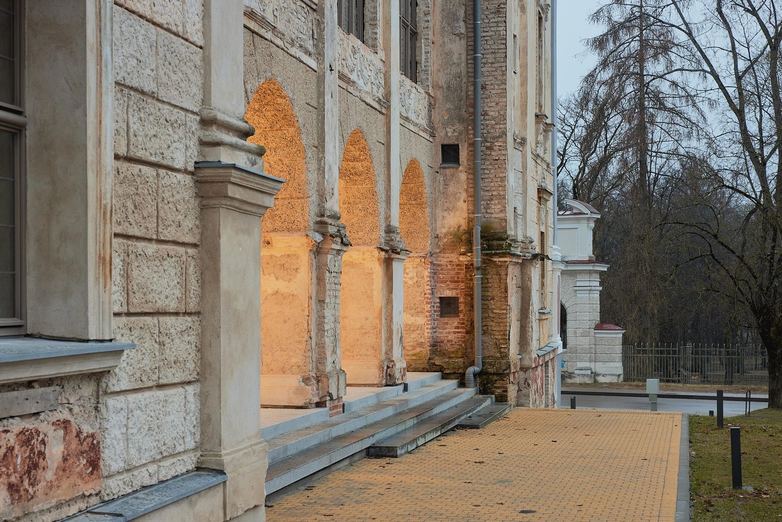 Visuomenei atsivėrę Sapiegų rūmai, po restauravimo pritaikyti Šiuolaikinio meno centrui, atgavo barokinę dvasią 2 sapiegu rumai ©Norbert Tukaj 5040 scaled 1