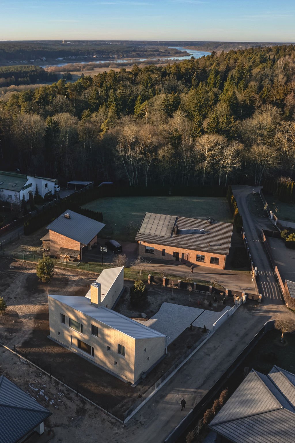 Holistinis požiūris į gyvenimą ir namus: tvarus architekto šeimos namas Kauno rajone 2 DJI 0053
