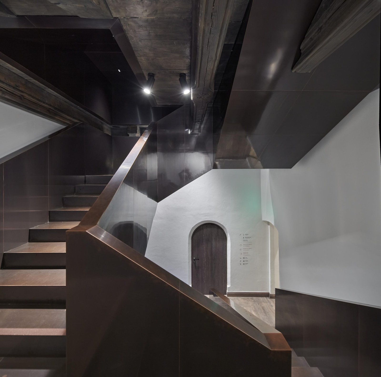 „Archbook“ mėnesio geriausias: „Processoffice“ apie architekto misiją paveldo objektuose 7 archbook projektas kauno rotuse rekonstrukcija architektai processoffice paveldas interjeras architektura kaunas ©Norbert Tukaj 9 scaled