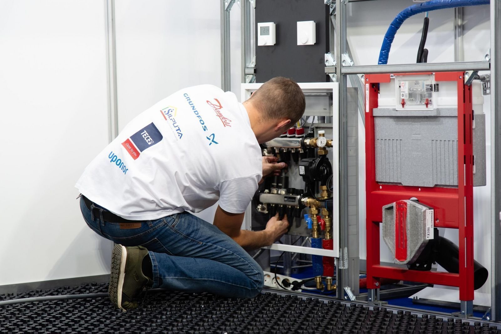 Profesionalai Klaipėdoje: montuotojų čempionatas ir statybų inovacijos parodoje „Supernamai 2025“ 4 JUJ 0497 scaled