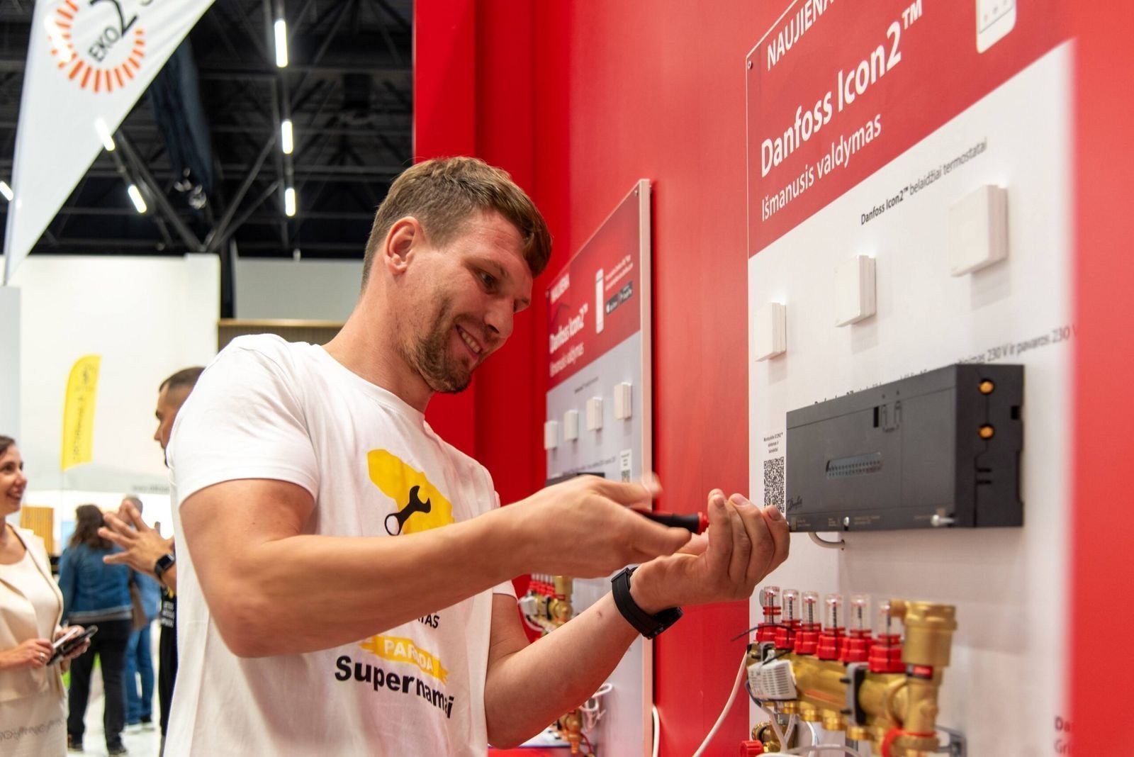 Profesionalai Klaipėdoje: montuotojų čempionatas ir statybų inovacijos parodoje „Supernamai 2025“ 5 JUJ 5327 scaled