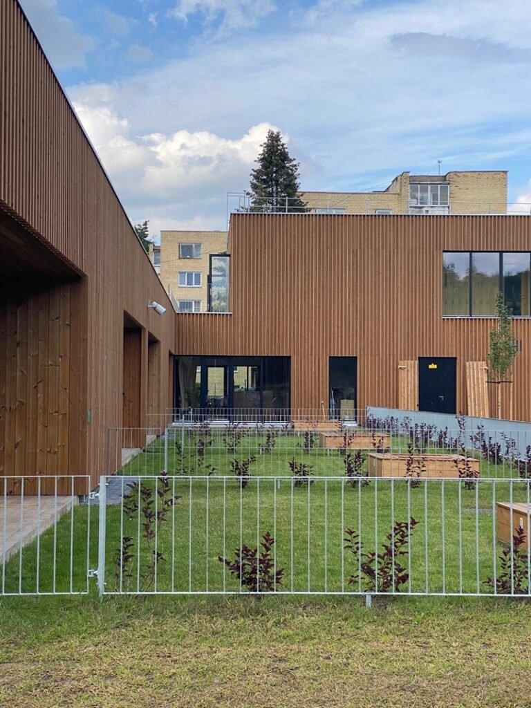 Statyba iš medienos ir kitų organinių medžiagų: vizija ir iššūkiai 10 DO ARCHITECTS – darzelis Peledziukas 13 1