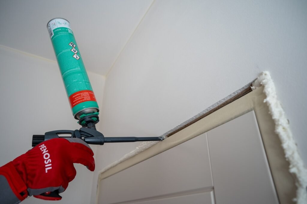 Greitai stingstančios putos – sprendimas efektyvesniam ir tikslesniam langų bei durų montavimui 2 DSC04109