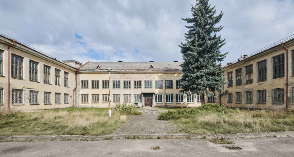 Lelijos fabrikas pries konversija