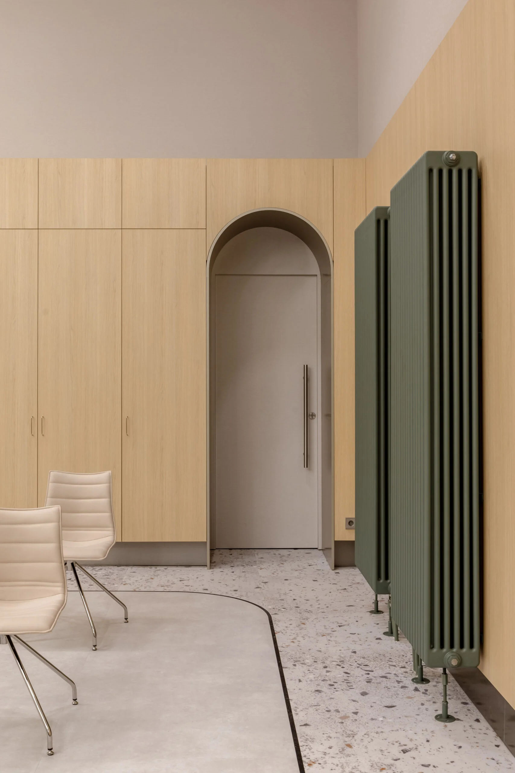 VRS Posėdžių salė 13 Vilniaus rajono savivaldybes posedziu sale M2J design interjero dizaineriai archbook scaled