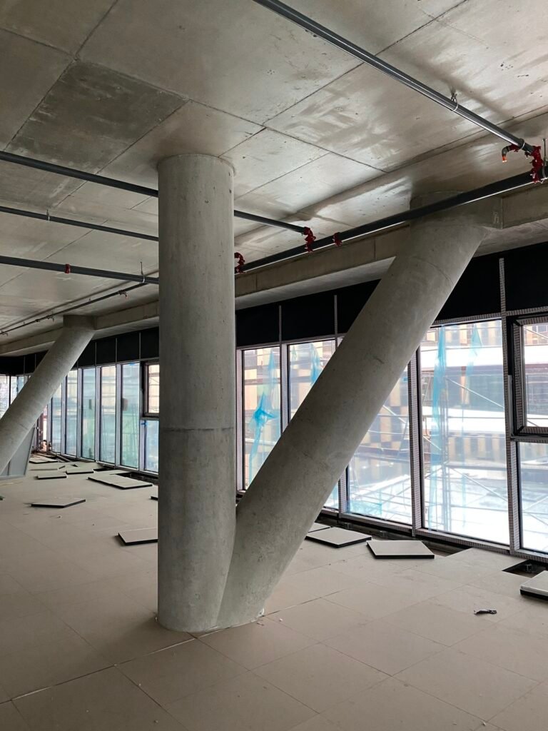 „Business Stadium Central“ – tarp parametrinės architektūros ir kompleksinių konstrukcinių sprendimų 2 konsole su pasvirusia kolona 1