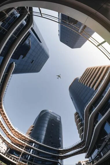 Stiklo fasadai – šiuolaikinio miesto vizitinė kortelė 2 Quad MAltoje