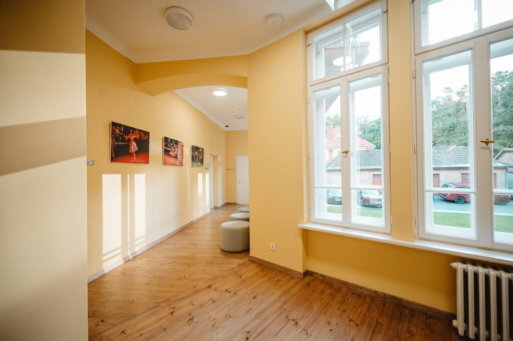 Vytauto parke atverta atnaujinta Kauno Miko Petrausko scenos menų mokykla 2 scenos meno vidine