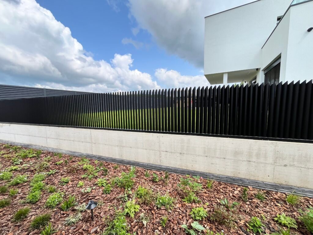 Iki žiemos dar spėsite: ką žinoti renkantis tvorą ir vartus? 4 virsuje 1