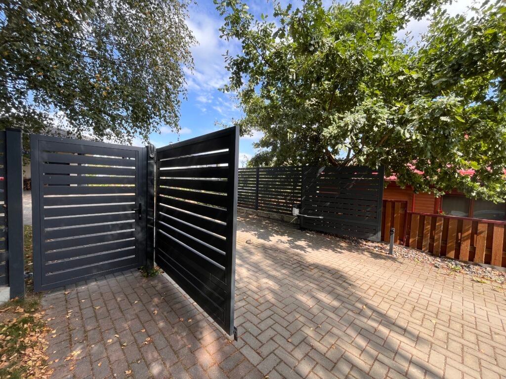 Iki žiemos dar spėsite: ką žinoti renkantis tvorą ir vartus? 5 virsuje 2