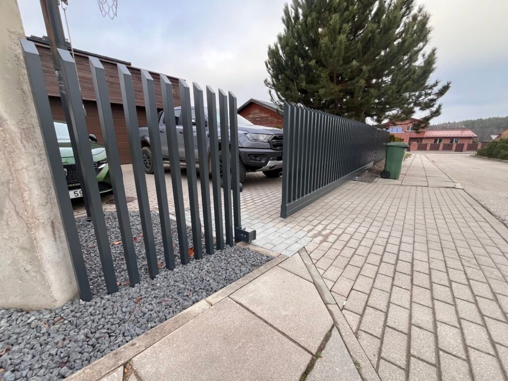 Iki žiemos dar spėsite: ką žinoti renkantis tvorą ir vartus? 2 virsus