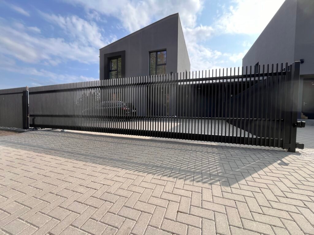 Iki žiemos dar spėsite: ką žinoti renkantis tvorą ir vartus? 3 virsus 2