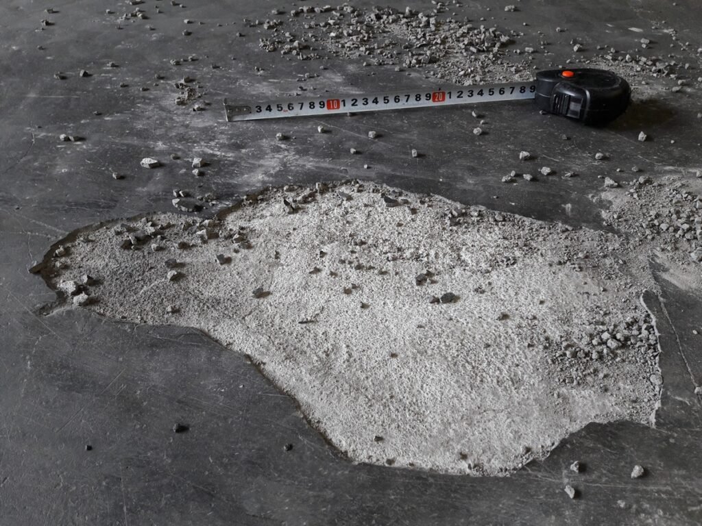 Grindu brokas prie ivaziavimo