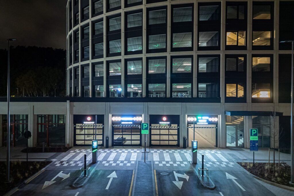 Lazdynuose baigta statyti daugiaaukštė automobilių stovėjimo aikštelė 3 Stovejimo aikstele1