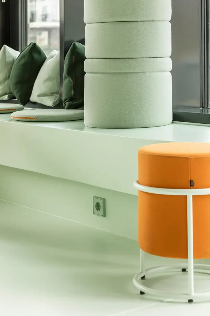 JUNG Goldmarie Mainz bistro spalvos interjero dizainas jungikliai