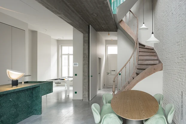 JUNG Kotedzas Briugeje interjeras interjero dizainas