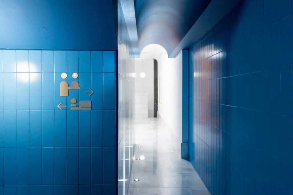 JUNG viesbutis bienvenir madridas interjeras ryskios spalvos interjero dizainas