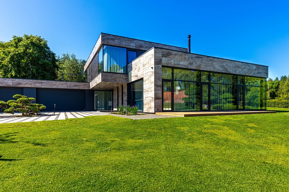 Tvarumo iššūkis: kaip langai ir fasadai padeda sutaupyti energijos 15 Fasado ir langų sprendimai