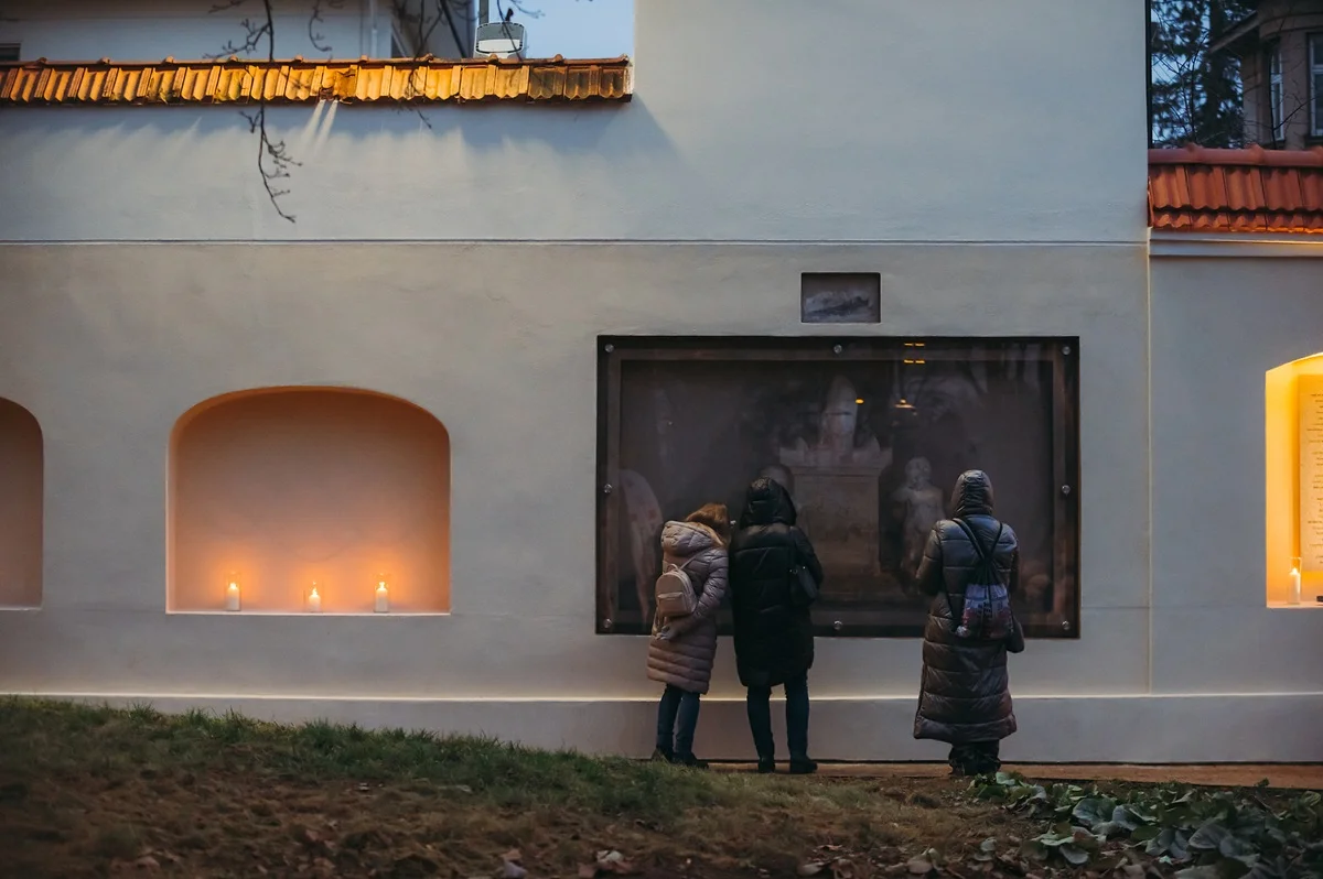 Vilniečiams pristatyta restauruota Liuteronų sodo tvora: aptikta unikali XIX a. sieninė tapyba, iš Rasų kapinių sugrąžintos memorialinės plokštės 12 Liuteronu sodo tvora