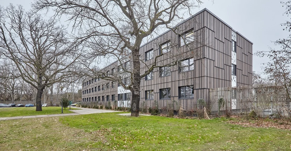 Medinė architektūra klimato krizės akivaizdoje 9 Berlyno zoologijos sodo administracinis pastatas. Rekonstrukcijos autoriai ZRS Architekten GvA mbH